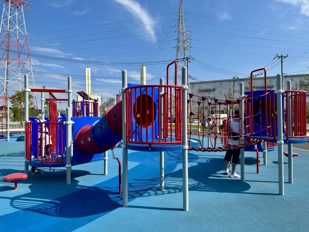 児童向けの大型複合遊具