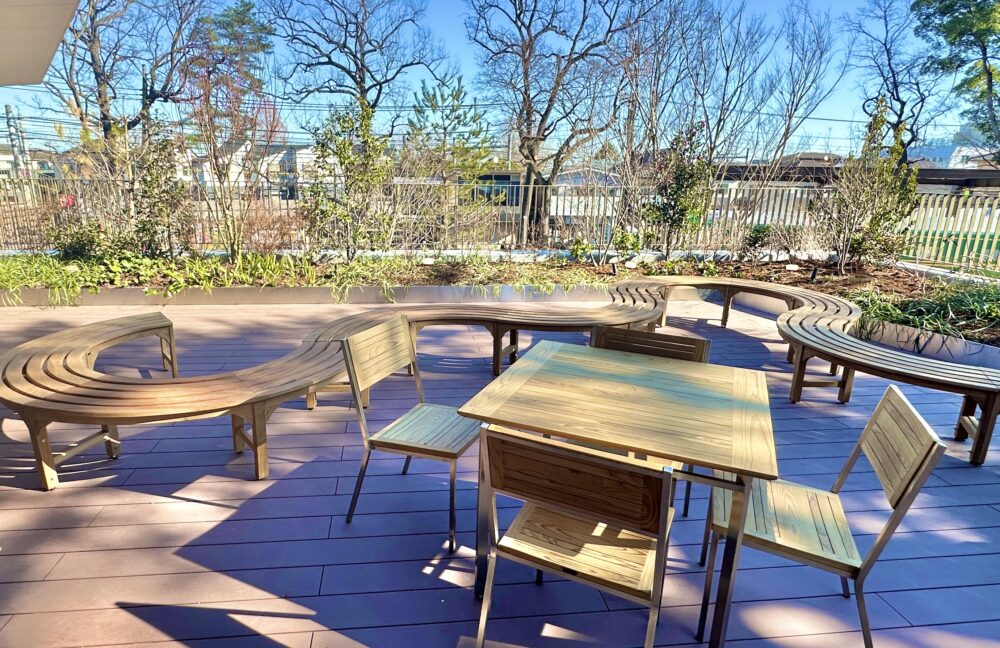 まつぼっくるの公園テラス