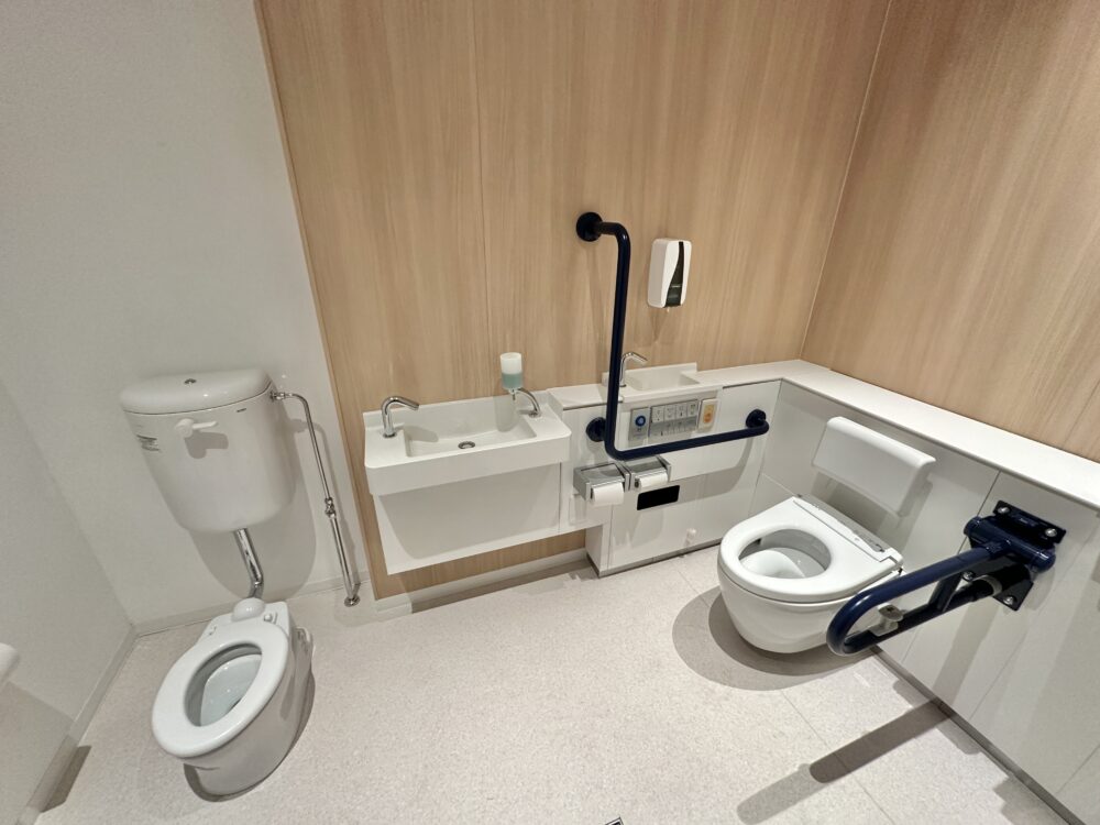 まつぼっくるの多目的トイレ