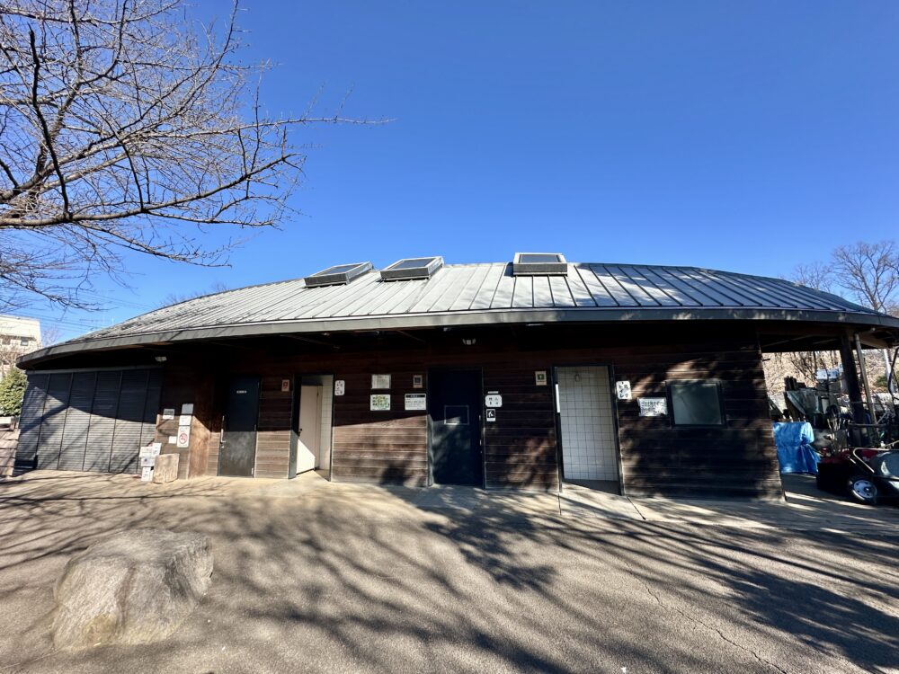 せせらぎ公園の公衆トイレ