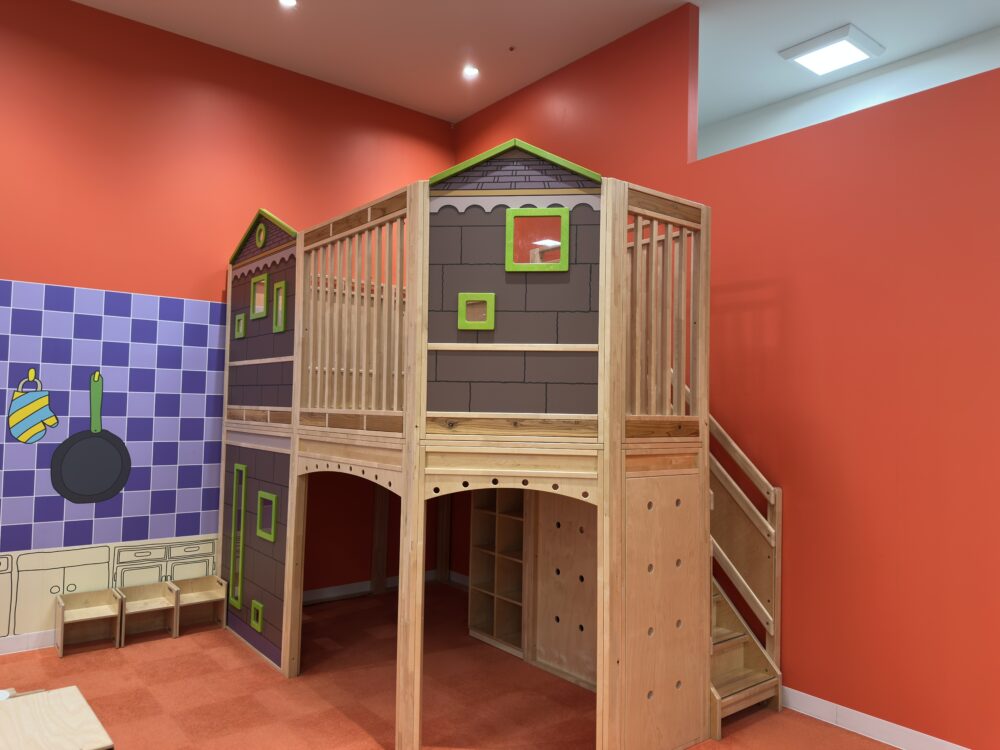 『アッチ・コッチ・ソッチ(小さなおばけシリーズ)』をモチーフにしたレストラン